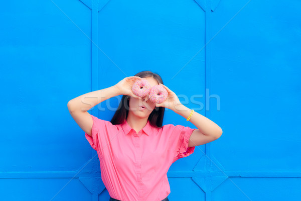 Vicces lány tart szemek nő értelem Stock fotó © NicoletaIonescu