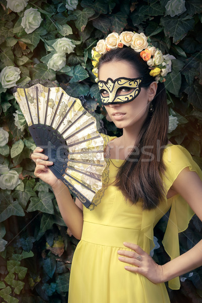 Bela mulher floral coroa máscara ventilador retrato Foto stock © NicoletaIonescu