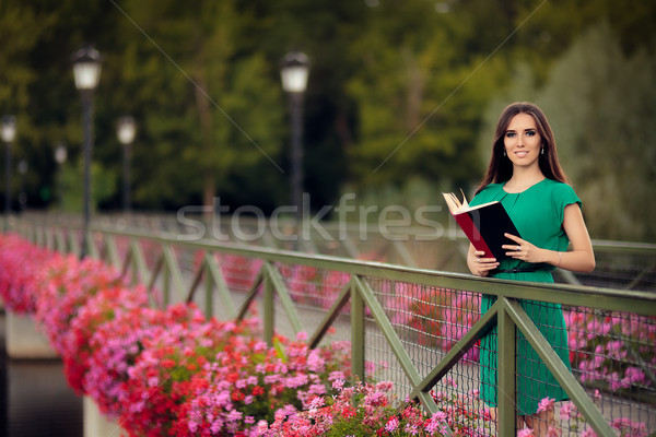 Frau Lesung Buch Brücke Blumen Porträt Stock foto © NicoletaIonescu