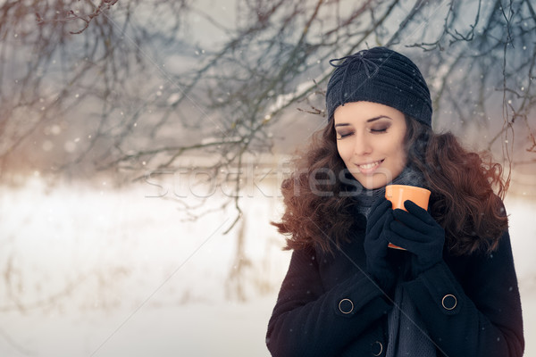 зима женщину горячий напиток кружка красивой Сток-фото © NicoletaIonescu