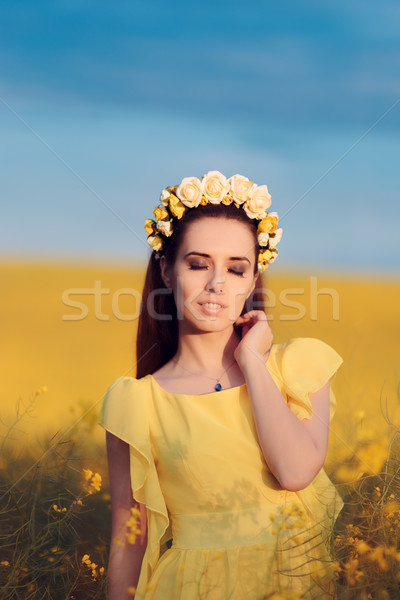 été femme roses couronne floral domaine [[stock_photo]] © NicoletaIonescu