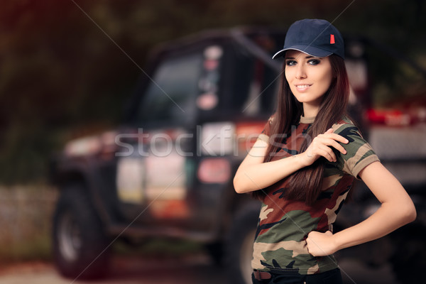 Weiblichen Fahrer Armee aus Straße Auto Stock foto © NicoletaIonescu