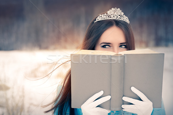 Mooie sneeuw koningin lezing boek portret Stockfoto © NicoletaIonescu