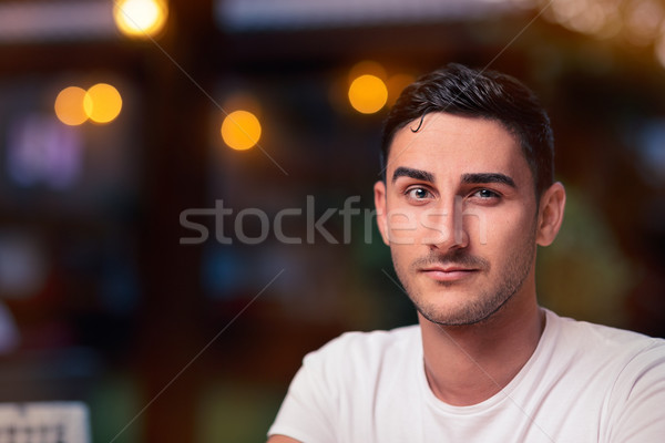 Meglepődött fiatalember ül étterem vicces kifejező Stock fotó © NicoletaIonescu