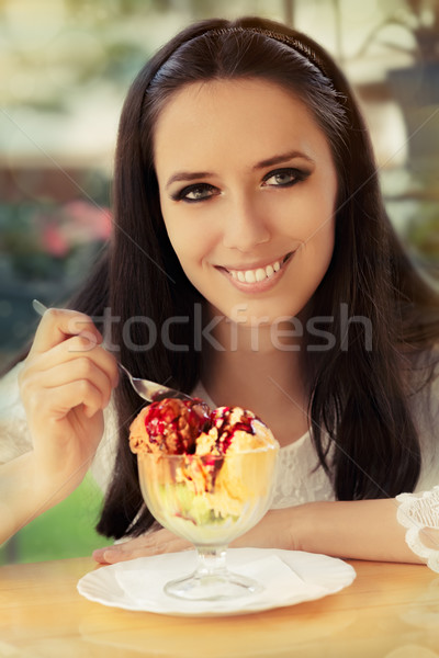 Ensalada de fruta helado postres mujer hermosa Foto stock © NicoletaIonescu