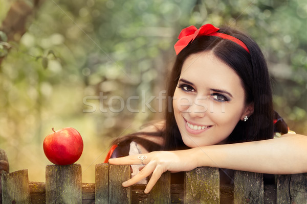 Schnee weiß roten Apfel Märchen Porträt jungen Stock foto © NicoletaIonescu