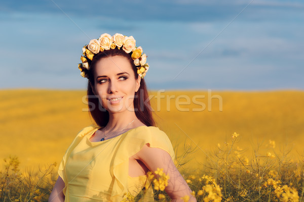 Foto d'archivio: Estate · donna · rose · ghirlanda · floreale · campo