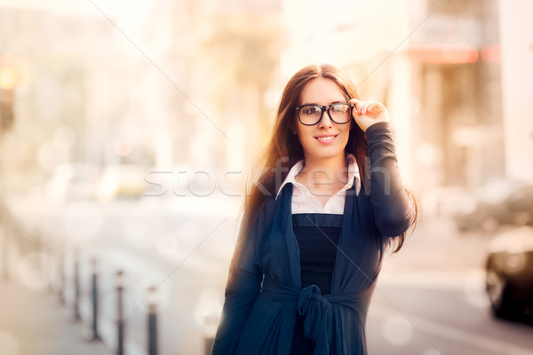 Stockfoto: Jonge · vrouw · bril · uit · stad · mooie · meisje