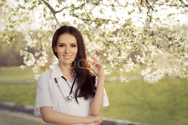 Primavera donna medico sorridere respiratoria Foto d'archivio © NicoletaIonescu