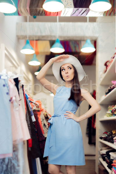 Aranyos nyár fashionista lány divat bolt Stock fotó © NicoletaIonescu