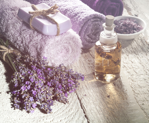 Estância termal monte lavanda toalha garrafas aromaterapia Foto stock © NikiLitov