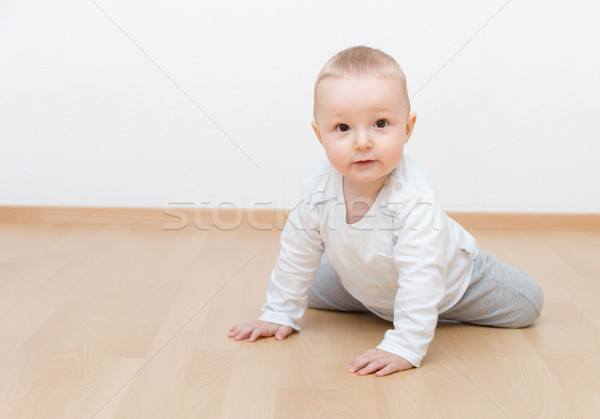 Weinig baby kruipen jongen gezicht kind Stockfoto © nikkos