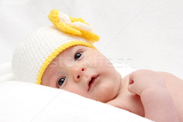 Piękna baby trykotowy hat biały powrót Zdjęcia stock © nikkos