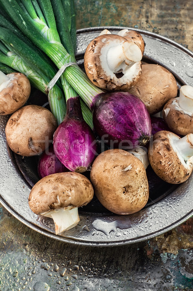 Zomer plantaardige oogst kleur uien champignons Stockfoto © nikolaydonetsk