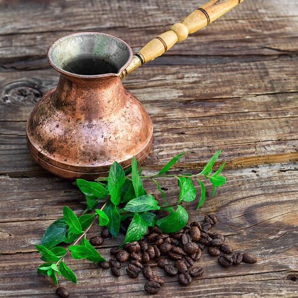 Kupfer Jahrgang Holz bedeckt Kaffeebohnen mint Stock foto © nikolaydonetsk