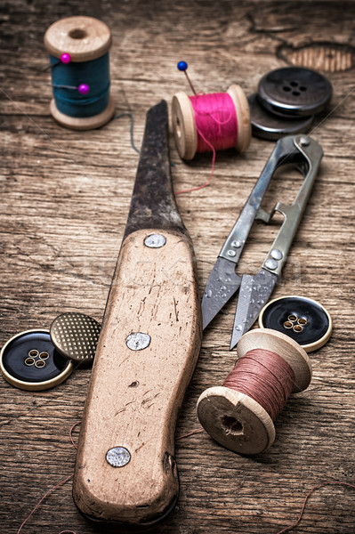 Foto stock: Coser · herramientas · edad · cuchillo