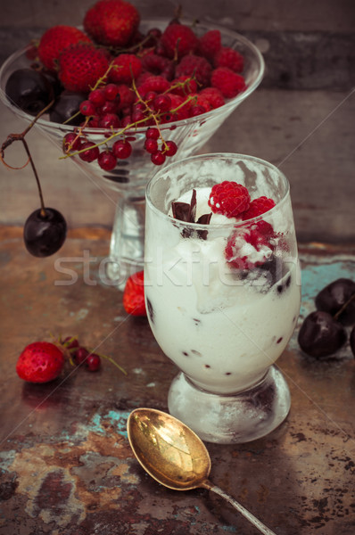 Fagylalt friss gyümölcs édes desszert által üveg Stock fotó © nikolaydonetsk