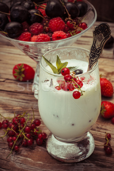 мороженым свежие фрукты Sweet десерта стекла Сток-фото © nikolaydonetsk