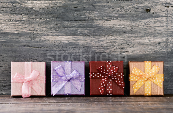 Gezellig geschenken houten oppervlak verschillend papieren Stockfoto © nito