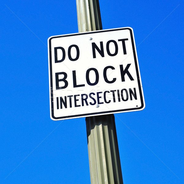Nu intersectie semna Blue Sky cer oraş Imagine de stoc © nito