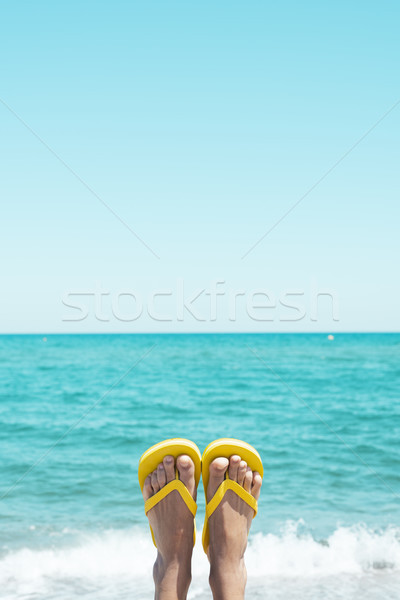 Mann verkehrt herum tragen Strand Beine Stock foto © nito