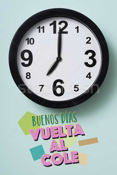 Relógio · texto · de · volta · à · escola · espanhol · bom · dia - foto  stock © nito (#9302262) | Stockfresh