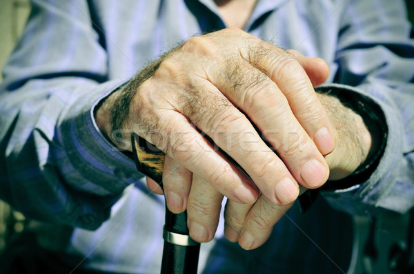 Idős férfi közelkép kezek sétál bot élet Stock fotó © nito
