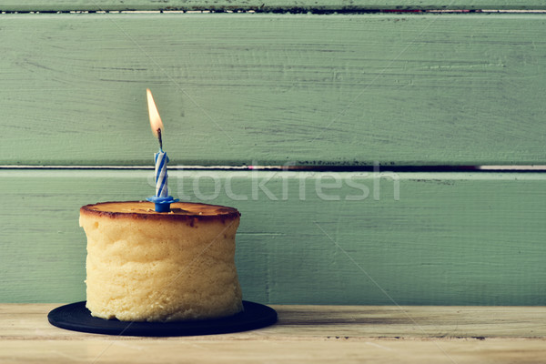Anniversaire bougie cheesecake rustique bois surface Photo stock © nito