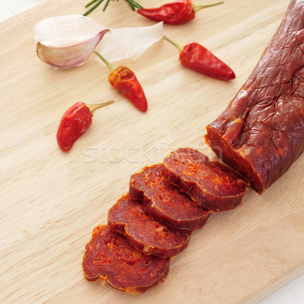 Spanisch Chorizo Stück Scheiben Schneidebrett Essen Stock foto © nito