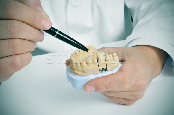 Zahnarzt Hinweis Prothese zahnärztliche Schimmel Mann Stock foto © nito