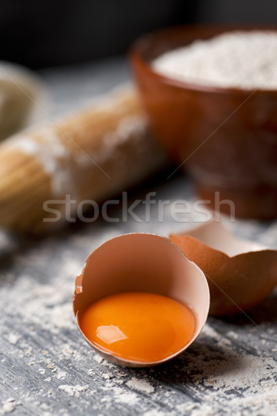 Huevos harina rodillo primer plano agrietado huevo Foto stock © nito