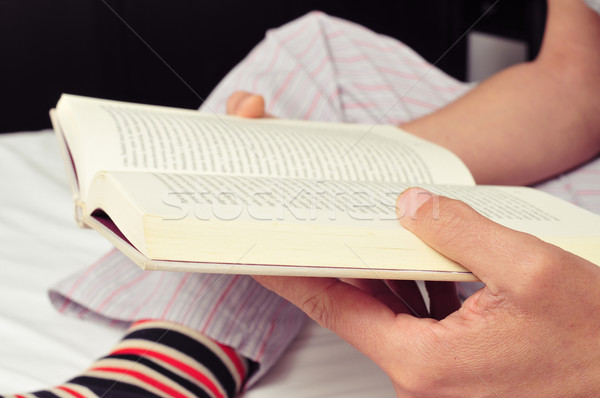 若い男 読む 図書 ベッド クローズアップ 小さな ストックフォト © nito