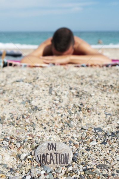 Om plajă text vacanţă piatră Imagine de stoc © nito