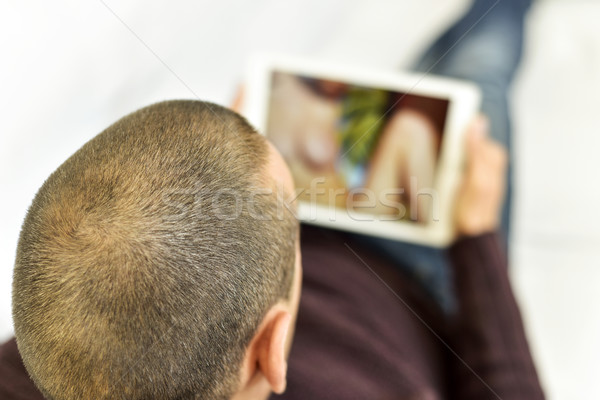 Moço assistindo pornô comprimido jovem caucasiano Foto stock © nito