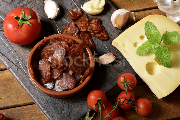 Geschnitten spanisch Chorizo Knoblauch Tomaten Käse Stock foto © nito