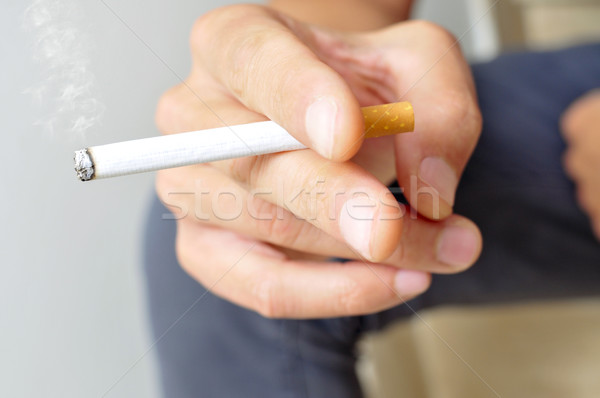 年輕人 抽煙 香煙 手 男子 健康 商業照片 © nito