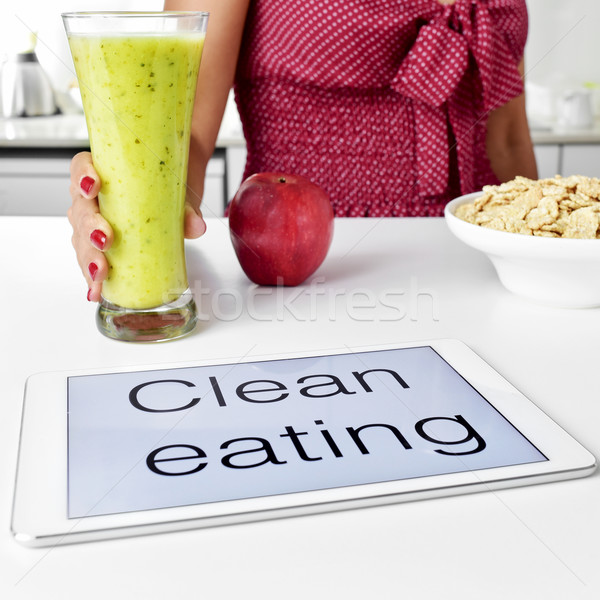 Foto stock: Mulher · jovem · limpar · alimentação · cereal · maçã