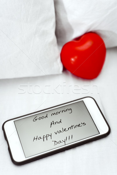 [[stock_photo]]: Texte · bonjour · heureux · saint · valentin · smartphone · écran