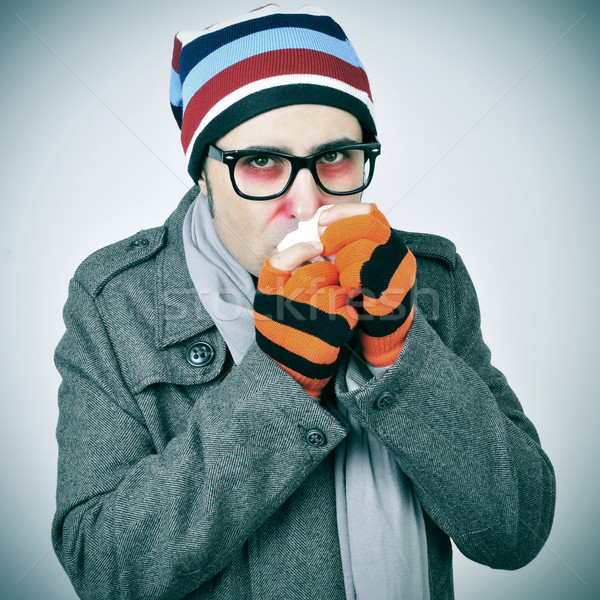 Człowiek zimno w górę płaszcz rękawice Zdjęcia stock © nito