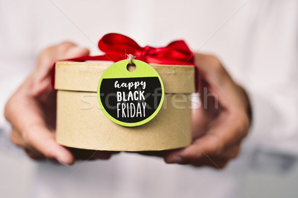 Stok fotoğraf: Adam · hediye · kutusu · metin · black · friday · genç