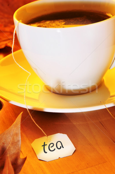 Ceaşcă ceai sac masa de lemn alimente Imagine de stoc © nito