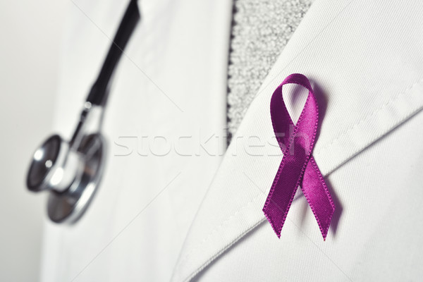Orvos rózsaszín szalag közelkép fiatal kaukázusi fehér Stock fotó © nito
