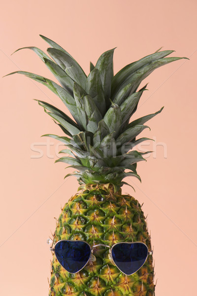 Ananas tragen Sonnenbrillen Paar blass Stock foto © nito