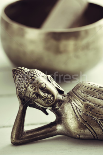 Buddha cântat castron palid Imagine de stoc © nito