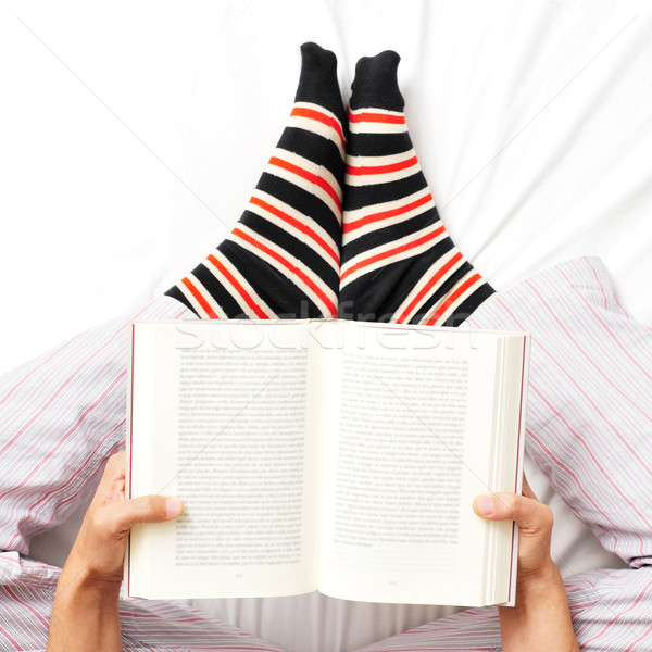Moço leitura livro cama tiro jovem Foto stock © nito