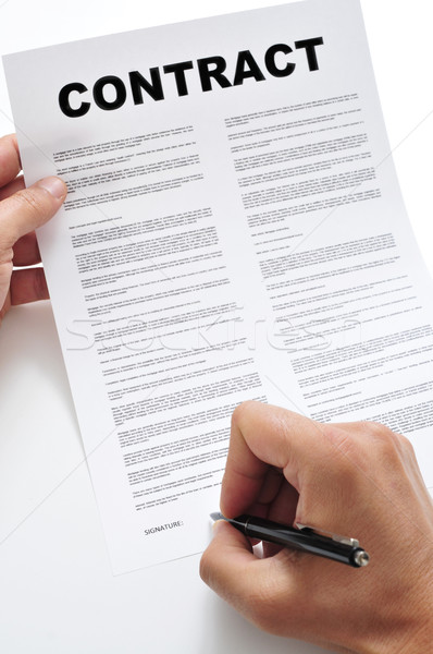 Contract om semnare birou hârtie mână Imagine de stoc © nito