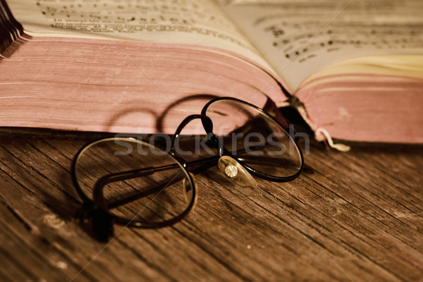 Oude bril boeken paar retro Stockfoto © nito