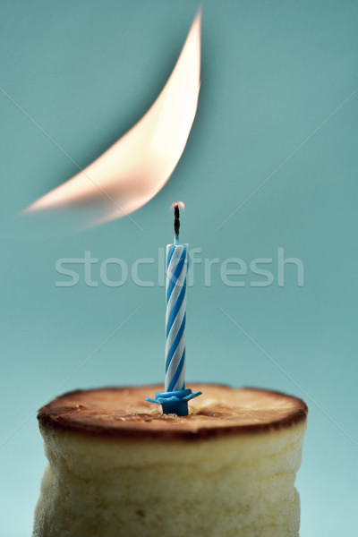 Stock foto: Beleuchtung · Geburtstag · Kerze · Käsekuchen · Essen