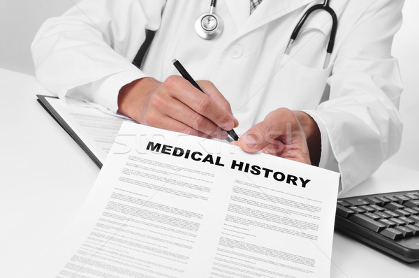 Orvos mutat orvosi történelem iroda férfi Stock fotó © nito
