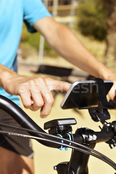 Junger Mann Smartphone Reiten Fahrrad jungen Stock foto © nito